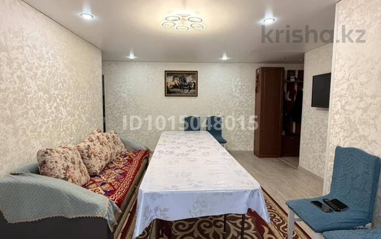 3-комнатная квартира · 56 м² · 1/5 этаж, Майкудук, 12й микрорайон 29 за 15 млн ₸ в Караганде, Алихана Бокейханова р-н — фото 2