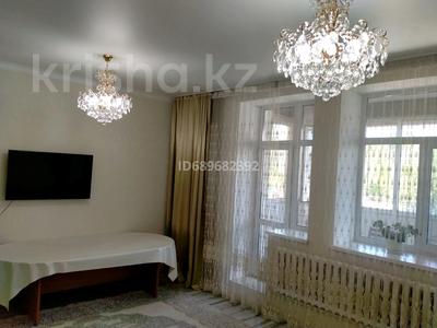 2-комнатная квартира, 76 м², 1/3 этаж помесячно, Алтын арка 12 за 180 000 〒 в Караганде, Казыбек би р-н