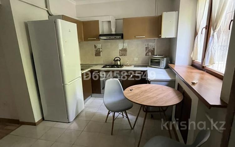 1-комнатная квартира · 34 м² · 2/5 этаж, Нурмакова 49 за 240 000 ₸ в Алматы, Алмалинский р-н — фото 2