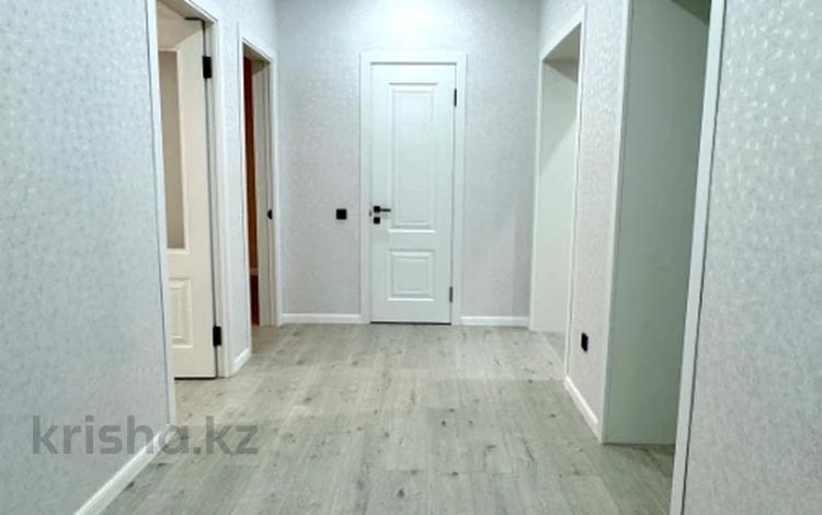3-бөлмелі пәтер · 98.3 м² · 2/9 қабат, Алтын орда ш/а. 2, бағасы: 49 млн ₸ в Актобе, мкр. Алтын орда — фото 2