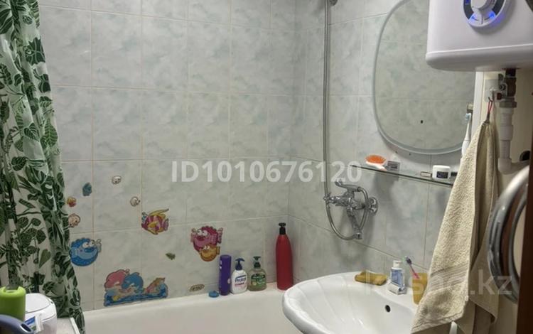 3-комнатная квартира · 58.8 м² · 4/5 этаж, мкр Новый Город, Ерубаева 35 за 25 млн ₸ в Караганде, Казыбек би р-н — фото 2