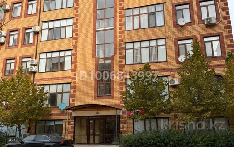 2-бөлмелі пәтер · 86.2 м² · 2/5 қабат, мкр Нурсая, Ақжарма 10, бағасы: 33 млн ₸ в Атырау — фото 3