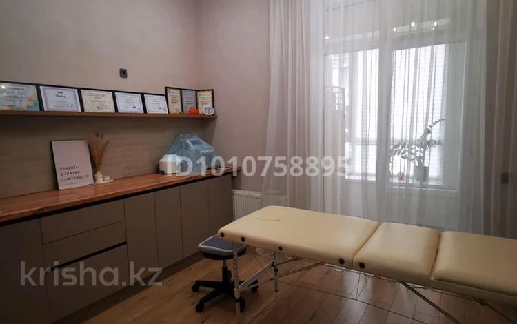 Салоны красоты, кабинеты и рабочие места, студии · 20 м² за 110 000 ₸ в Астане, Нура р-н — фото 14