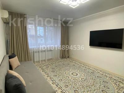 2-бөлмелі пәтер · 44 м² · 1/5 қабат, М.Жунисова 99/1 — проспект Назарбаева, бағасы: 15 000 ₸ в Уральске, мкр Школьник