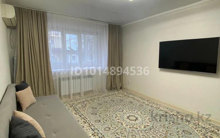 2-бөлмелі пәтер · 44 м² · 1/5 қабат, М.Жунисова 99/1 — проспект Назарбаева, бағасы: 15 000 ₸ в Уральске, мкр Школьник — фото 2
