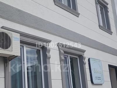 Дом · 7 комнат · 300 м², Аубакирова 33 — Панфилова за 45 000 〒 в 