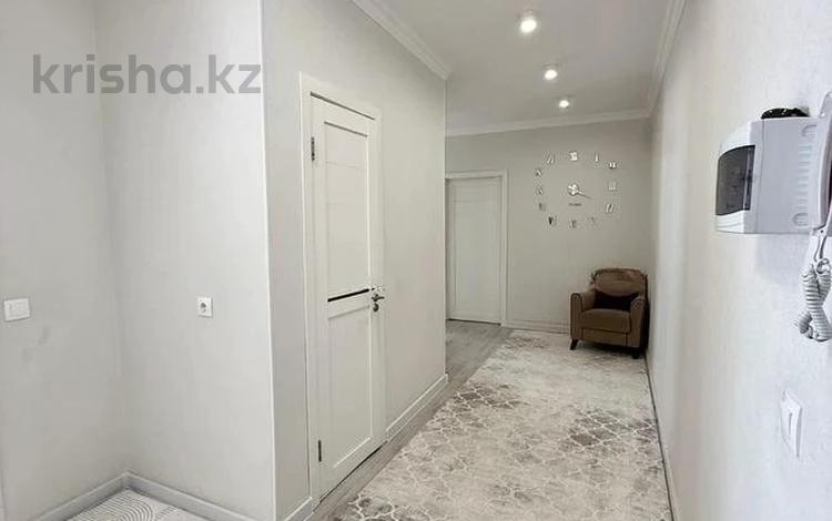 3-бөлмелі пәтер · 92 м² · 8/9 қабат, Чингиз Айтматов, бағасы: 41.5 млн ₸ в Астане, Нура р-н — фото 2