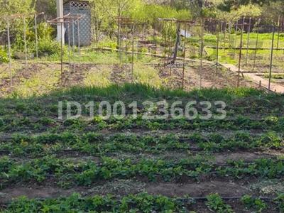 Дача · 3 комнаты · 70 м² · 8 сот., Троллейбусник 24 за 5 млн 〒 в Актобе, жилой массив Акжар-2