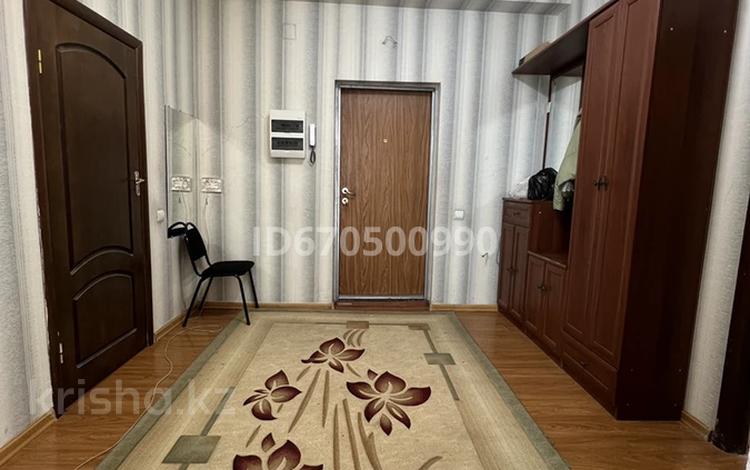 2-комнатная квартира, 76 м², 11/20 этаж помесячно, Брусиловского 144 за 260 000 〒 в Алматы — фото 10