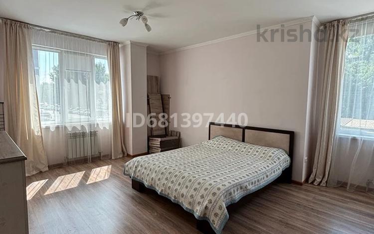 2-комнатная квартира, 76.1 м², 2/13 этаж помесячно, Макатаева 131 — Муратбаева