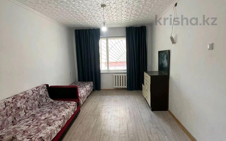 3-бөлмелі пәтер · 57 м² · 1/4 қабат, 2 микрорайон 10, бағасы: 17.5 млн ₸ в Конаеве — фото 2