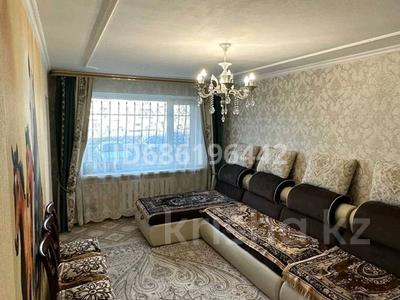 3-бөлмелі пәтер, 62 м², 1/5 қабат, Майкудук, 19й микрорайон 74, бағасы: ~ 18.8 млн 〒 в Караганде, Алихана Бокейханова р-н