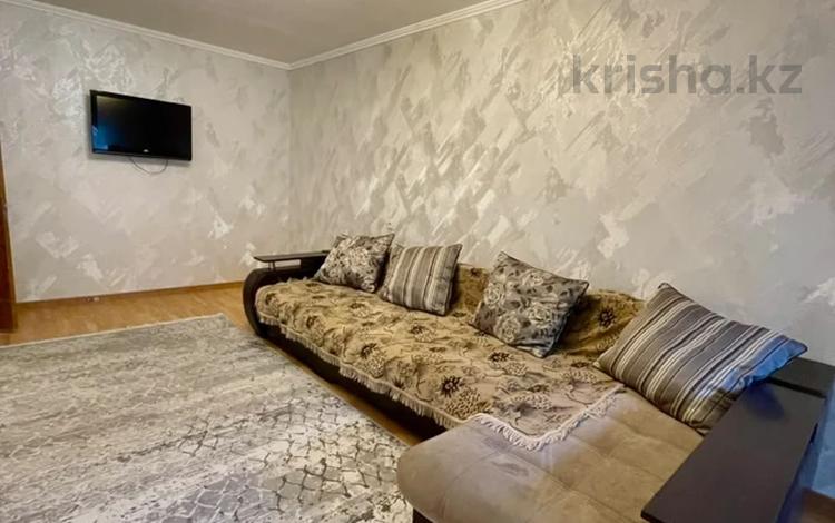 2-бөлмелі пәтер · 60 м² · 2/5 қабат, 8-шағынаудан 3, бағасы: 200 000 ₸ в Шымкенте, Туран р-н — фото 2