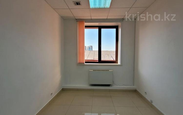 Свободное назначение, офисы, кабинеты и рабочие места · 12.1 м² за 105 754 ₸ в Караганде, Казыбек би р-н — фото 2