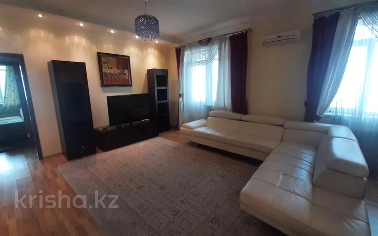 3-комнатная квартира, 115 м², 10/16 этаж помесячно, Абая 150/230