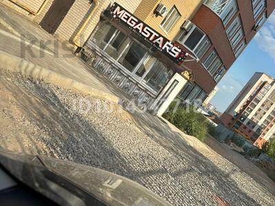 Еркін, кеңселер, дүкендер мен бутиктер, қоймалар, қоғамдық тамақтану орны, сұлулық салондары, фитнес және спорт, білім орталықтары, ойын-сауық, конференц-залдар, кабинеттер және жұмыс орындары, студиялар · 400 м², бағасы: 700 000 ₸ в Актобе, мкр. Алтын орда