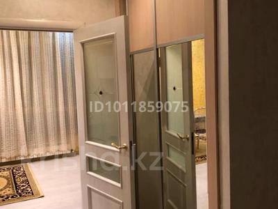 2-бөлмелі пәтер · 90 м² · 5/6 қабат, мкр Казахфильм 2/1, бағасы: 500 000 ₸ в Алматы, Бостандыкский р-н