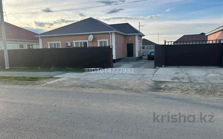 Отдельный дом · 3 комнаты · 176 м² · 8 сот., мкр Бирлик-2, 10 30 — 10 көше за 31 млн ₸ в Атырау — фото 2