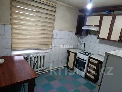 3-бөлмелі пәтер · 64 м² · 1/3 қабат, Ли 2 — Возле магазина Шах, бағасы: 120 000 〒 в Талдыкоргане
