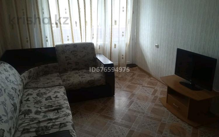 2-бөлмелі пәтер, 60 м², 4/5 қабат тәулігіне, Боровская 109 109 — Ауэзова, бағасы: 12 000 〒 в Щучинске — фото 2