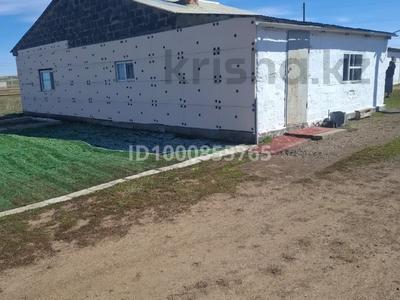 Продажа домов и дачи в Карагандинской обл.: Отдельный дом · 3 комнаты · 77 м² · 25 сот., Абилькасена 34б — Новый школы за 15 млн 〒 Отдельный дом · 3 комнаты · 77 м² · 25 сот., Абилькасена 34б — Новый школы за 15 млн 〒 в Доскее