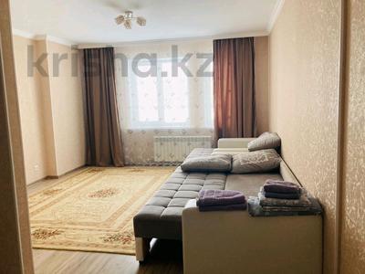 2-бөлмелі пәтер, 70 м², 5/15 қабат тәулігіне, Сауран 15/3 — Орынбор, бағасы: 15 000 〒 в Астане