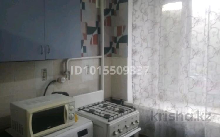 2-комнатная квартира · 39 м² · 3/9 этаж, 6й микрорайон, Ермекова 62 — Находится рядом с вокзалом за 150 000 ₸ в Караганде, Казыбек би р-н — фото 2