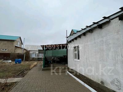 Жеке үй · 2 бөлме · 62 м² · 9 жүзд., АНГРЭ 3 — Жиенбаева, бағасы: 11.5 млн ₸ в Актобе, мкр Гормолзавод
