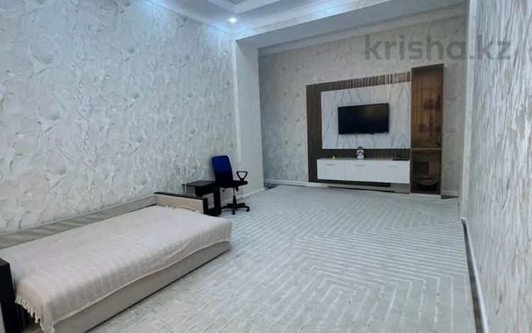 2-комнатная квартира · 74.5 м² · 2/12 этаж, 17-й мкр 217/1 за 27 млн ₸ в Актау — фото 2