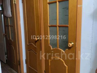 2-комнатная квартира · 45 м² · 1/5 этаж, Курмангазы 171 — Дом быта за 16 млн ₸ в Уральске, мкр Школьник