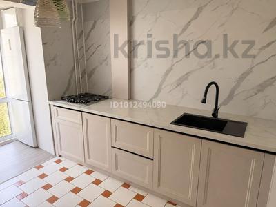 2-бөлмелі пәтер · 54 м² · 3/5 қабат, мкр Строитель 40, бағасы: 19 млн ₸ в Уральске