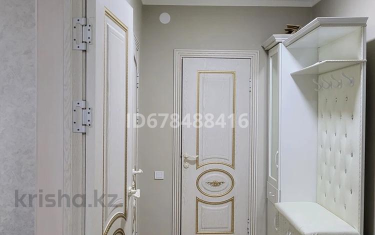 2-комнатная квартира, 62 м², 2/5 этаж посуточно, 40я улица за 10 000 〒 в Туркестане — фото 2