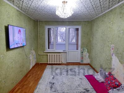 3-комнатная квартира, 59 м², 2/5 этаж, 11 мкр за 17.3 млн 〒 в Таразе