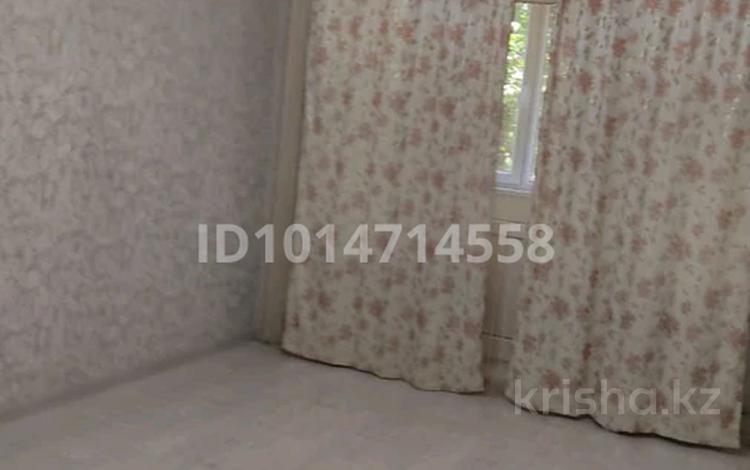 3-бөлмелі пәтер · 60 м² · 2/5 қабат, Айбергенова 7 — детская стоматология, Шымкент плаза, остановка огонёк, бағасы: 23 млн ₸ — фото 2