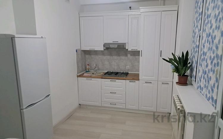 1-комнатная квартира · 50 м² · 4/9 этаж, мкр Нурсая 114 — Https://2gis.kz/atyrau/geo/70030076164717193/51.870618,47.117217 за 12 000 ₸ в Атырау — фото 2