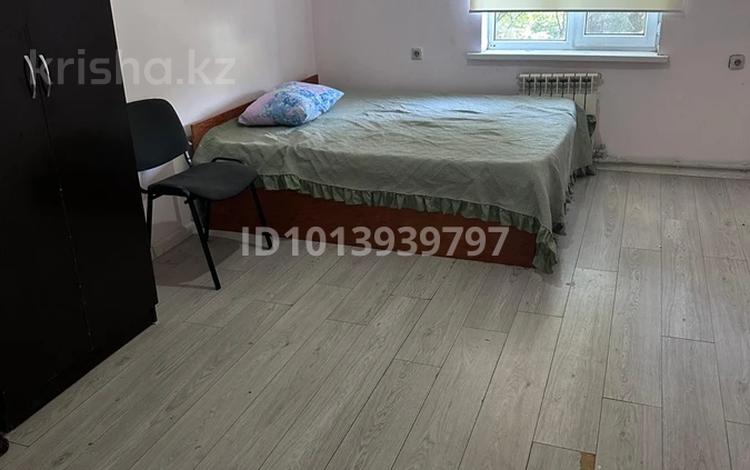3-комнатная квартира · 60 м² · 2/2 этаж, Калдаякова 26 за 150 000 ₸ в Шымкенте, Абайский р-н — фото 2