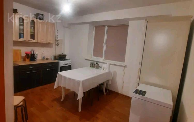 2-комнатная квартира · 56 м² · 1/9 этаж, 10 микр 18 за ~ 19.5 млн ₸ в Аксае — фото 3