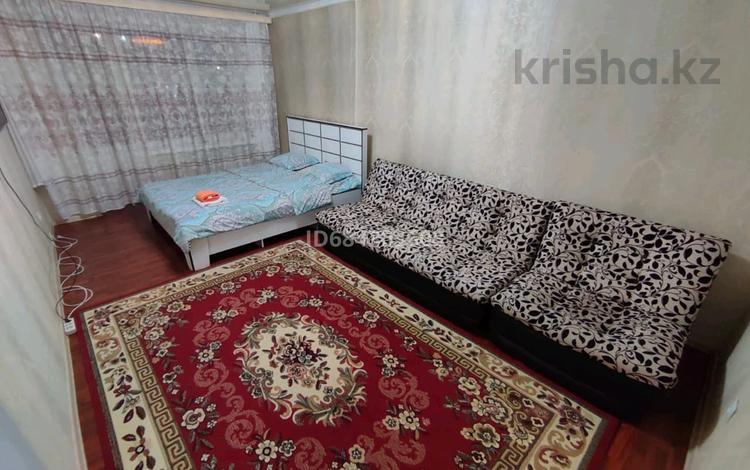 1-комнатная квартира, 36 м², 1/9 этаж посуточно, Назарбаева — Желтоксан за 10 000 〒 в Талдыкоргане — фото 2