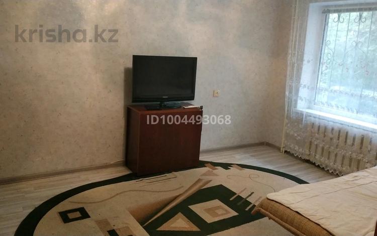 1-бөлмелі пәтер · 30 м² · 1/5 қабат, Старый город, Старый город,8марта 24а — Квартира находится в заде кинотеатр локомотив, бағасы: 100 000 〒 в Актобе — фото 2