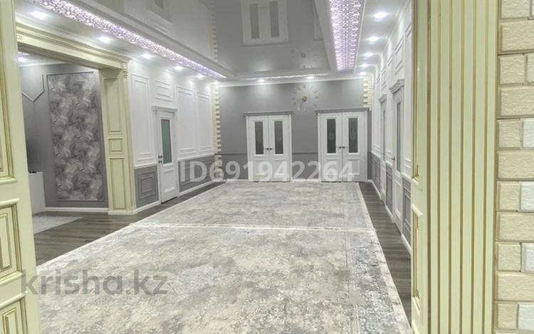 Отдельный дом • 6 комнат • 270 м² • 10 сот., Кадыров 16 за 75 млн 〒 в Жанаозен — фото 2