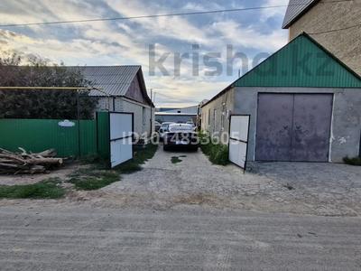 Отдельный дом · 4 комнаты · 100 м² · 10 сот., мкр Старый Аэропорт, Памяти воинов интернационалистов за 65 млн ₸ в Уральске
