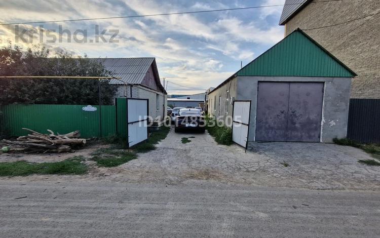 Отдельный дом · 4 комнаты · 100 м² · 10 сот., мкр Старый Аэропорт, Памяти воинов интернационалистов за 65 млн ₸ в Уральске — фото 2