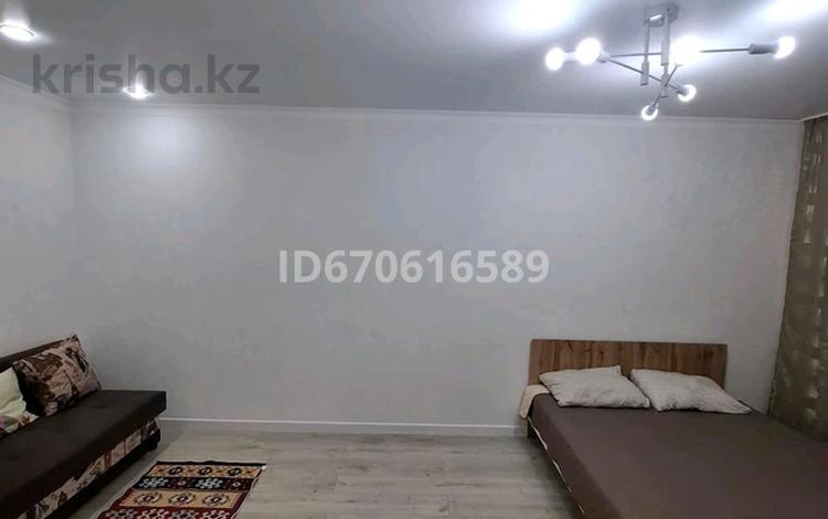 1-бөлмелі пәтер · 40 м² · 2/5 қабат, Ерубаева 47 — Б.Жырау, бағасы: 10 000 ₸ в Караганде, Казыбек би р-н — фото 6