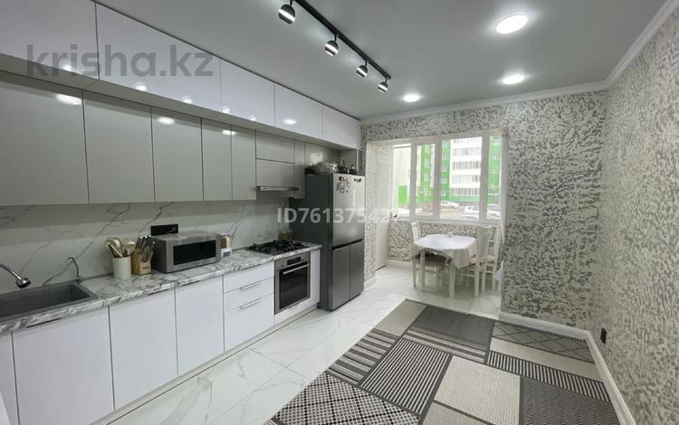 3-бөлмелі пәтер · 94 м² · 1/5 қабат, мкр Айгуль, Желтоксан 1/6 — Желтоксан, бағасы: 36 млн ₸ в Уральске — фото 2