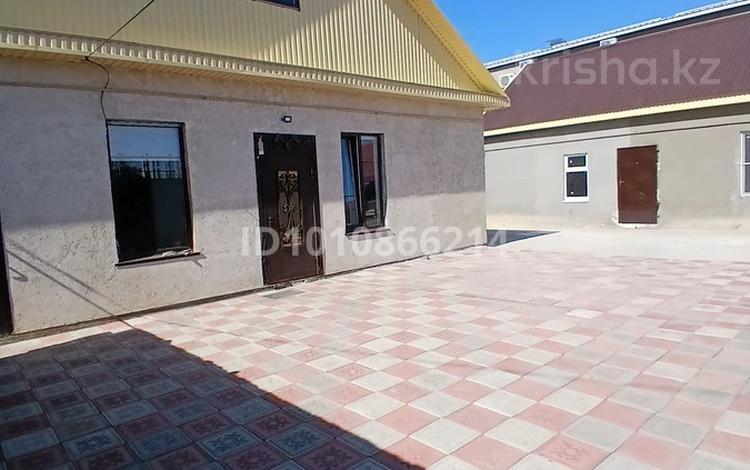 Отдельный дом · 3 комнаты · 150 м² · 6 сот., Нижняя 41 — Район Универмаг ,ост Петровский за 60 млн ₸ в Уральске — фото 2