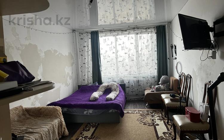 2-комнатная квартира, 67 м², 1/3 этаж, Карла Маркса 56 за 9 млн 〒 в Шахтинске — фото 2