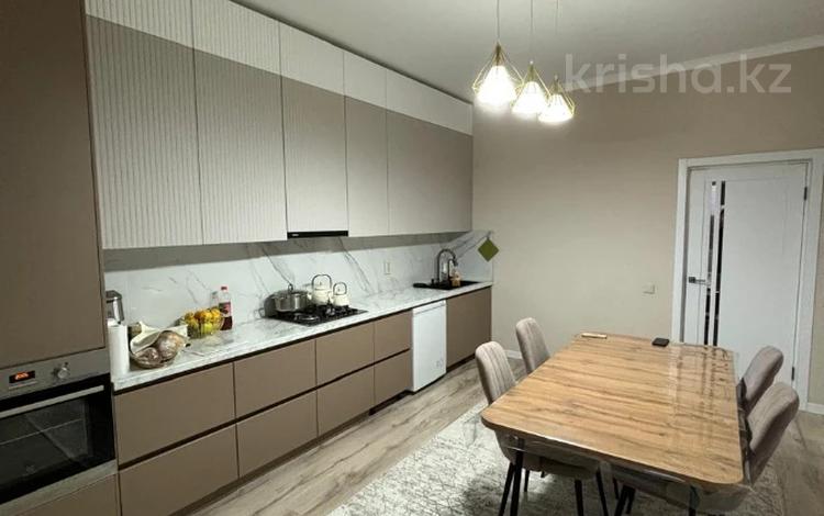 3-комнатная квартира · 100 м² · 2/5 этаж, мкр. Алтын орда 41в за 40 млн 〒 в Актобе — фото 2