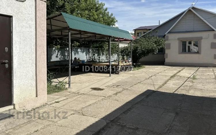 Свободное назначение, офисы, магазины и бутики, склады · 300 м² за 700 000 ₸ в Уральске — фото 2