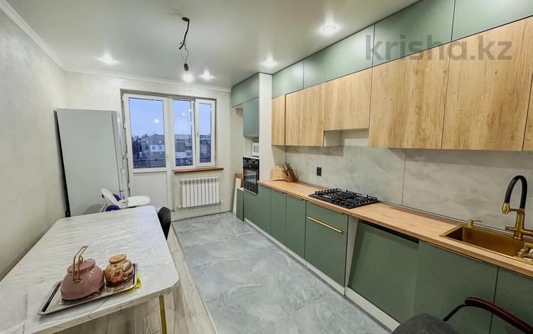 3-бөлмелі пәтер · 90 м² · 4/5 қабат, Самал 33а/1, бағасы: 39 млн ₸ в Талдыкоргане — фото 2