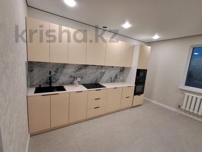 2-комнатная квартира · 84 м² · 8/12 этаж, Кабанбай батыра 42 за 450 000 〒 в Астане, Есильский р-н